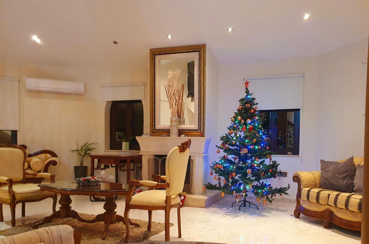 Larnaca Mansion Ideal For 3 Families Or More エクステリア 写真