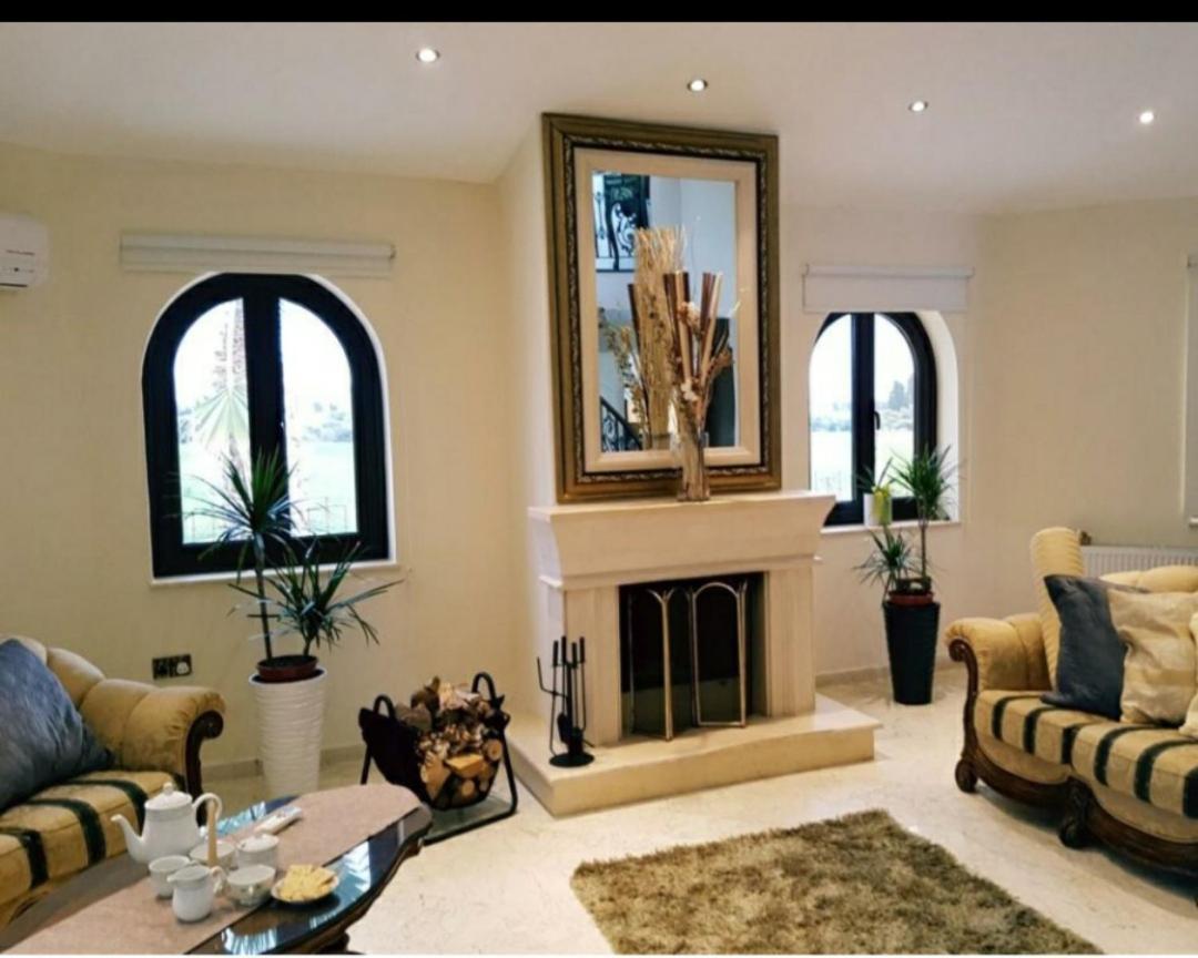 Larnaca Mansion Ideal For 3 Families Or More エクステリア 写真