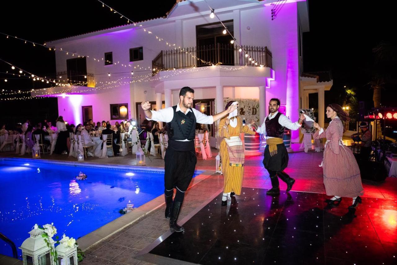 Larnaca Mansion Ideal For 3 Families Or More エクステリア 写真