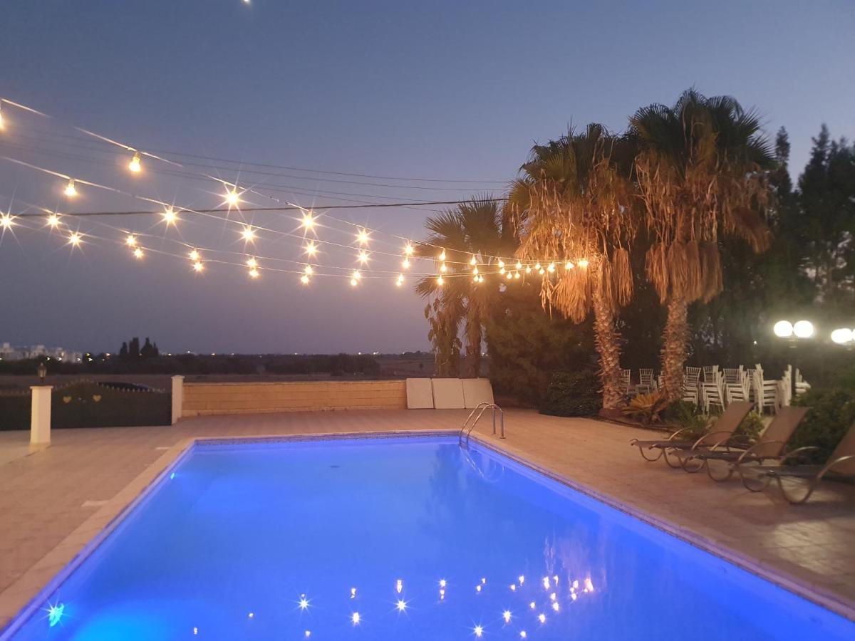 Larnaca Mansion Ideal For 3 Families Or More エクステリア 写真