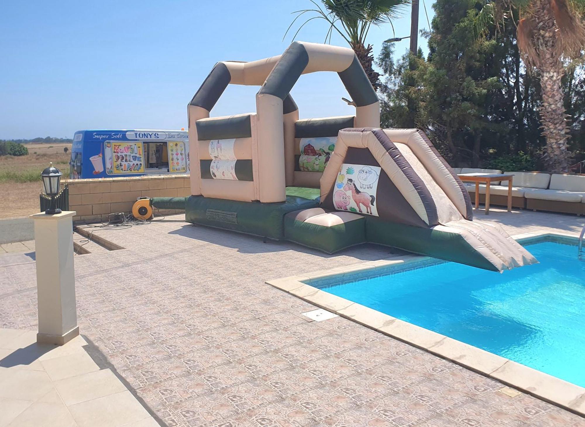 Larnaca Mansion Ideal For 3 Families Or More 部屋 写真
