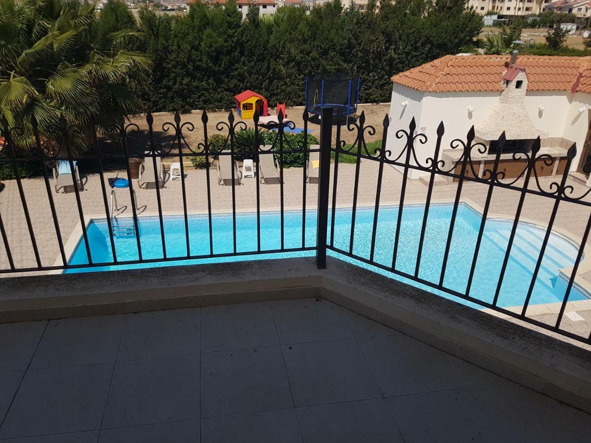 Larnaca Mansion Ideal For 3 Families Or More エクステリア 写真