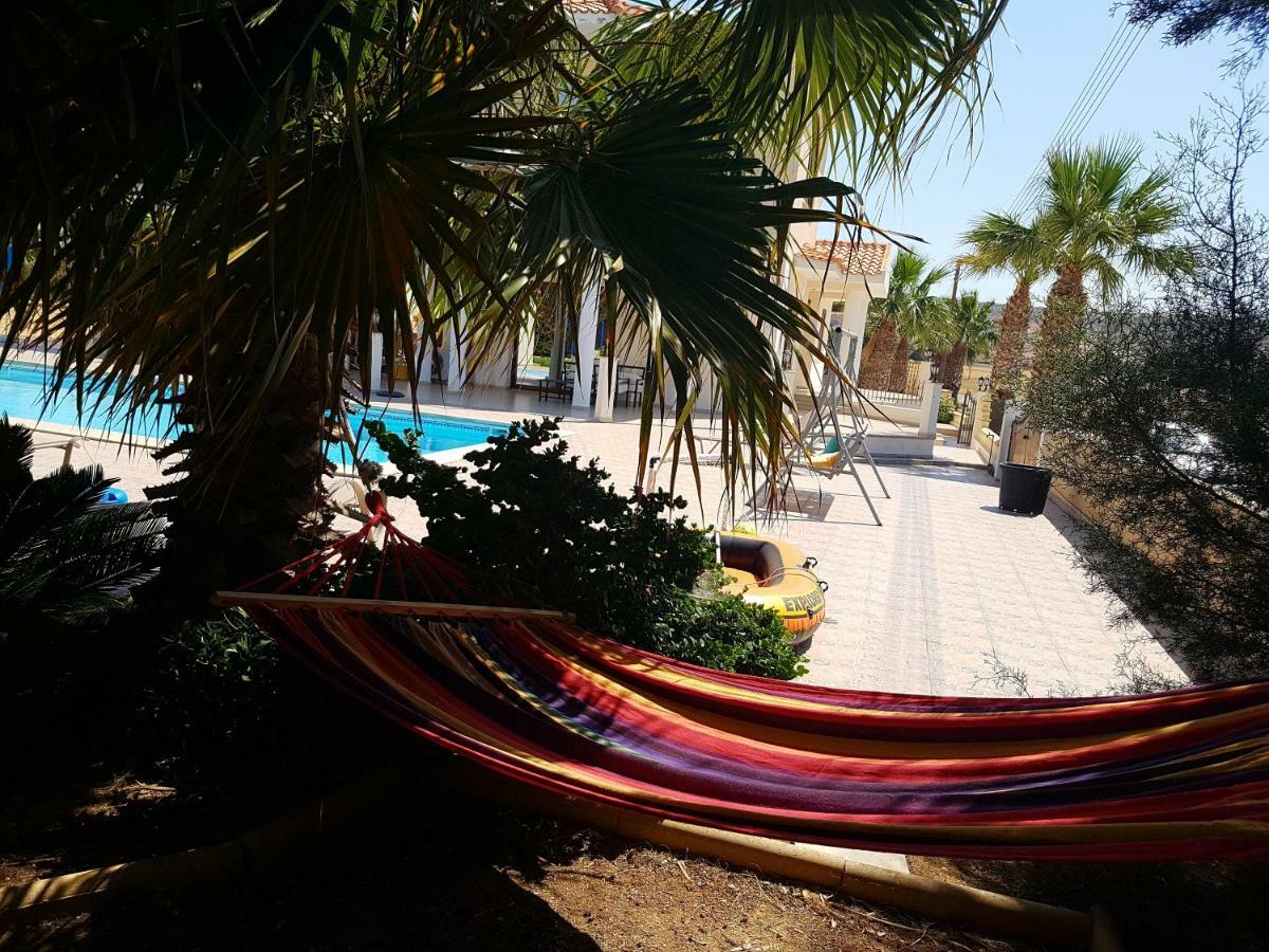 Larnaca Mansion Ideal For 3 Families Or More エクステリア 写真
