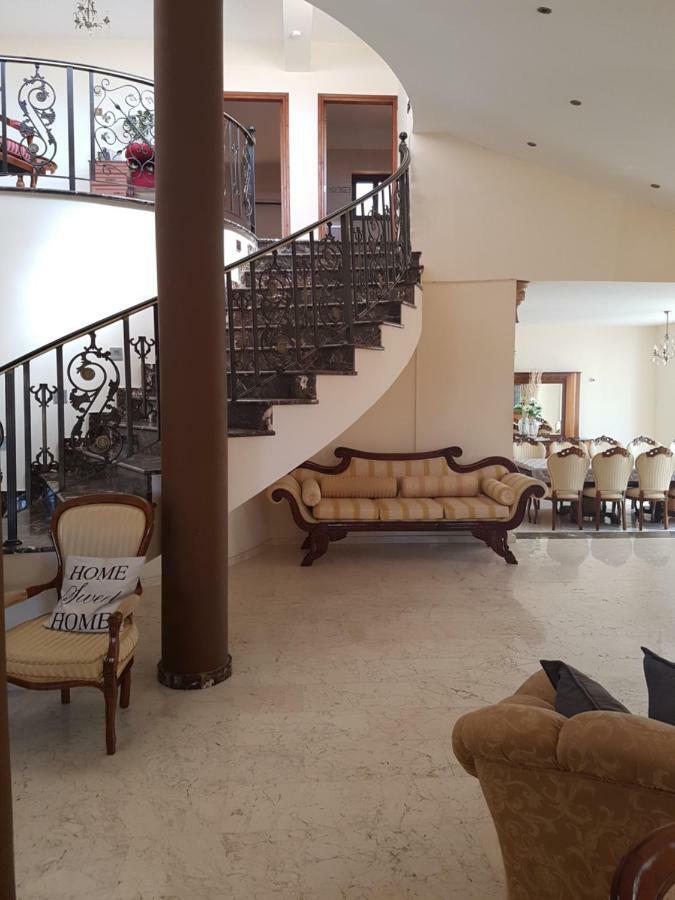 Larnaca Mansion Ideal For 3 Families Or More エクステリア 写真