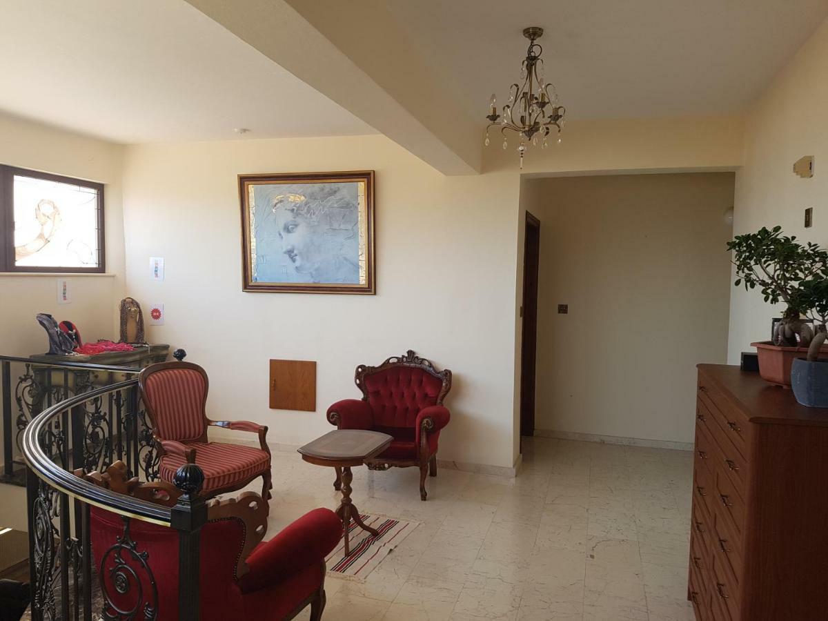Larnaca Mansion Ideal For 3 Families Or More エクステリア 写真
