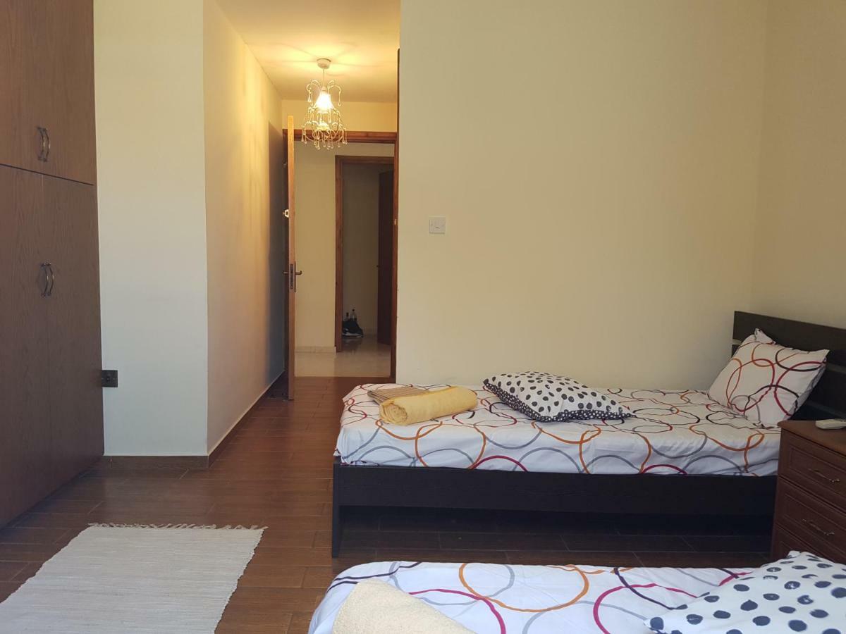 Larnaca Mansion Ideal For 3 Families Or More エクステリア 写真