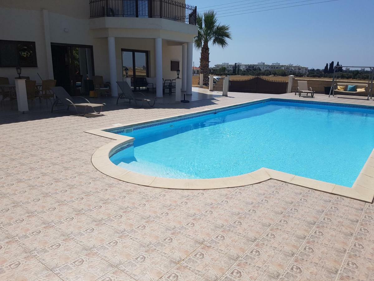 Larnaca Mansion Ideal For 3 Families Or More エクステリア 写真