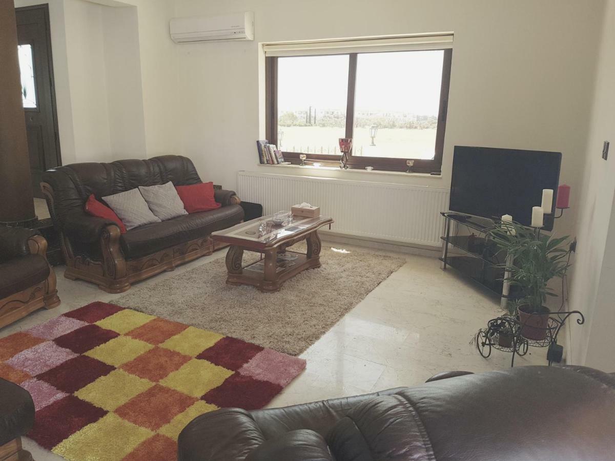Larnaca Mansion Ideal For 3 Families Or More エクステリア 写真