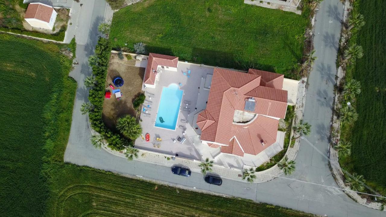 Larnaca Mansion Ideal For 3 Families Or More エクステリア 写真