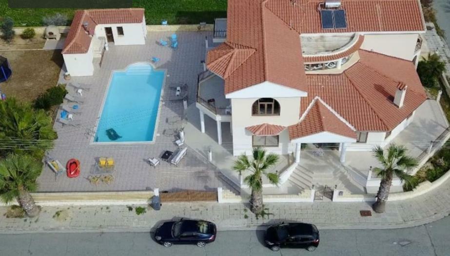 Larnaca Mansion Ideal For 3 Families Or More エクステリア 写真